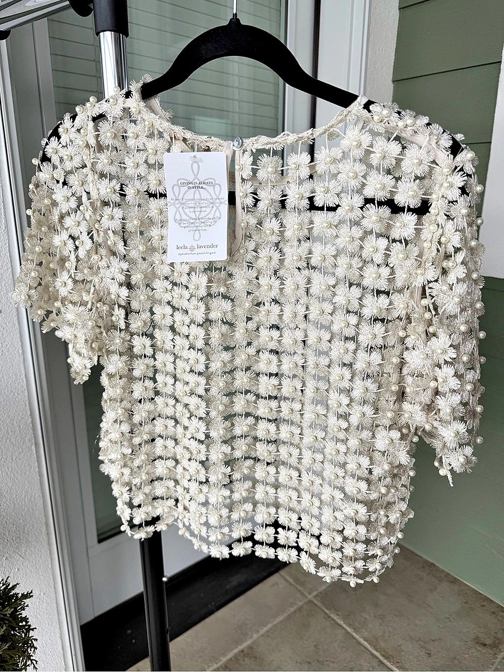 Leela & Lavender Floral Pearl Embellished Blouse in White Size Medium NWT